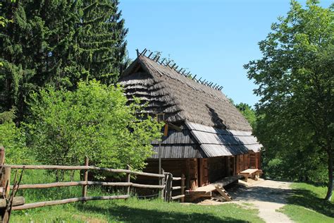 #UkraineExplained: Discovering Ukrainian Architecture | UACRISIS.ORG