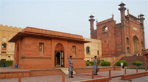 Lahore: Allama Iqbal Tomb