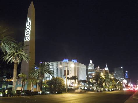 File:Luxor Hotel and Casino at Night Las Vegas.JPG