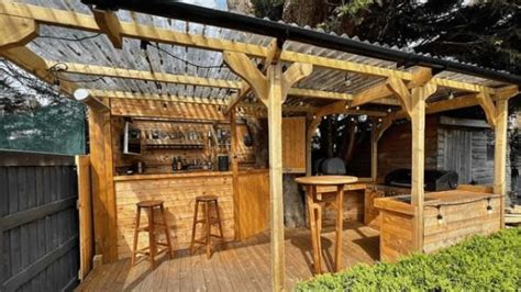 13 Inspiring Outdoor Bar Ideas - Rock Solid Rustic