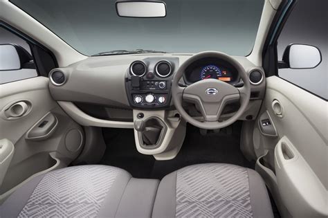 Nissan_Datsun_Go_Plus_India_Interior_Dashboard_Images - CarBlogIndia