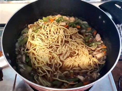 A delicious Chicken Pancit Canton Recipe - The Odehlicious