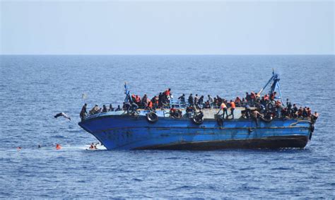 Italian navy captures dramatic moments of migrant shipwreck off Libya ...