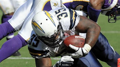 Vikings blow halftime lead, lose to Chargers 24-17 | MPR News