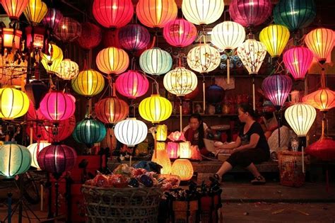 Hanoi Night Market on Weekend: Things You Need to Know