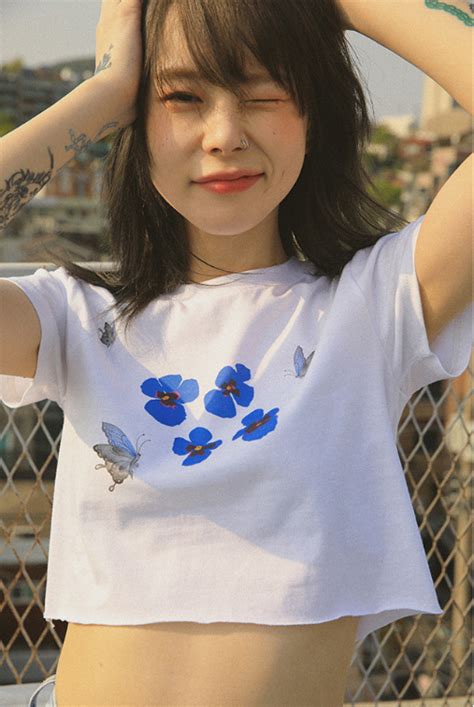 Butterfly T-shirts, T-shirts, top shirts, women shirts | tradekorea