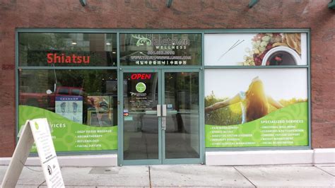 Know How Storefront Signs Can Bring Life to Your Exterior