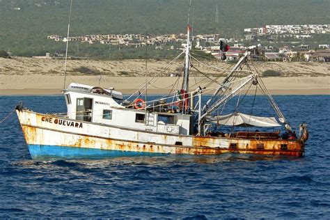 File:Fishing boat Che Guevara 1.jpg - Wikipedia