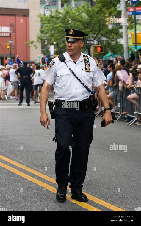 NYPD Captain patrolling a New York City street Stock Photo, Royalty ...