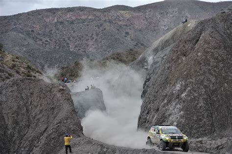 Dakar 2016: Peugeot Finishes 1-2-3 Again In Stage 5