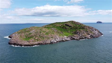 Drone flight from North Berwick Harbour to Craigleith island (North Berwick, Scotland) - YouTube