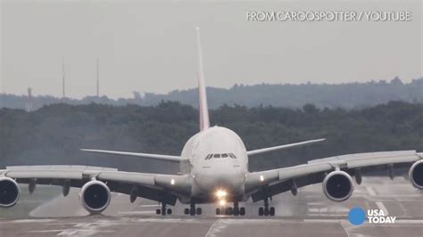 Dramatic video captures Airbus A380 landing in strong crosswind