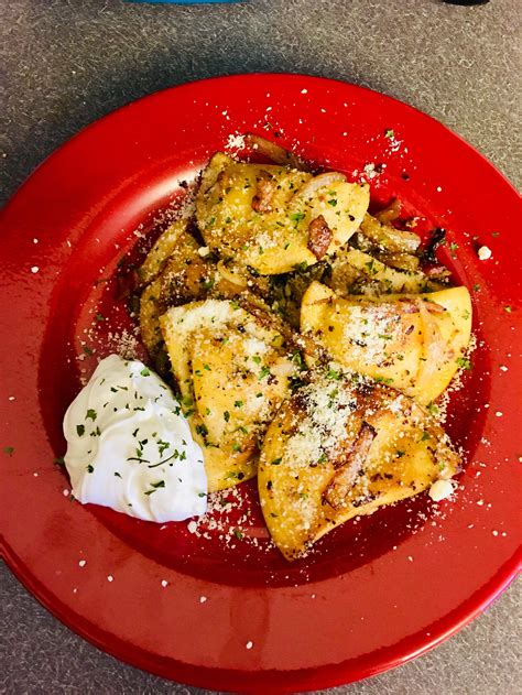 [Homemade] Perogies with bacon, onion, garlic, parmesan, and sour cream. : r/food