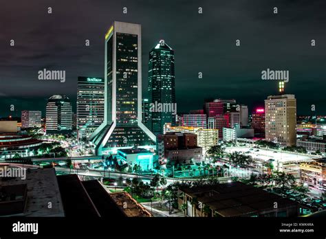 The skyline of Jacksonville, Florida at night Stock Photo - Alamy