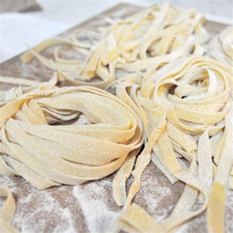 Fettuccine (Pasta Machine Guide) | Fettuccine pasta, Pasta machine, Fettuccine