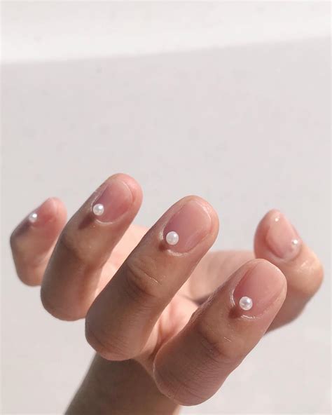 Pearl Nail Art Is A Great Trend For The Holidays. Here's 5 You Need To ...