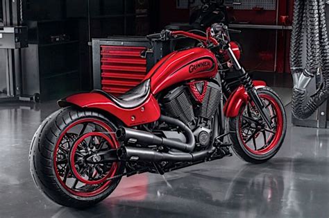 Custom Victory Gunner Flaunts Red Hammer Paint for All Harley Fans to ...