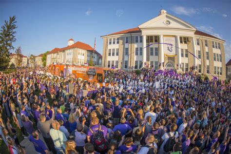 Photos: ESPN 'College GameDay' comes to JMU | Sports | breezejmu.org