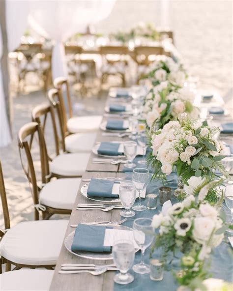 Such a chic and stylish look for any Dusty Blue wedding theme | Wedding ...