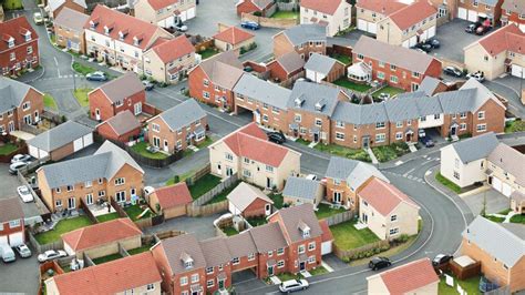 New UK housing 'dominated by roads' - BBC News