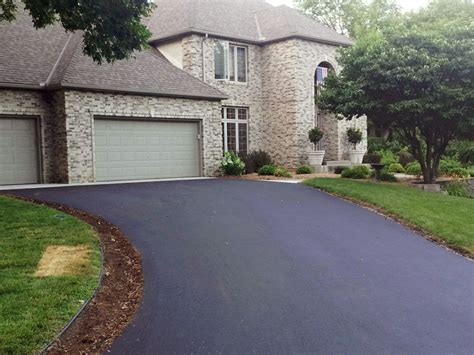 Residential Asphalt Driveway – Aurora Asphalt