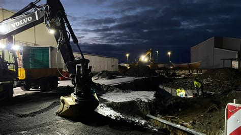 Road worker plunges into huge crack in Earth that split open during Iceland volcano eruption as ...