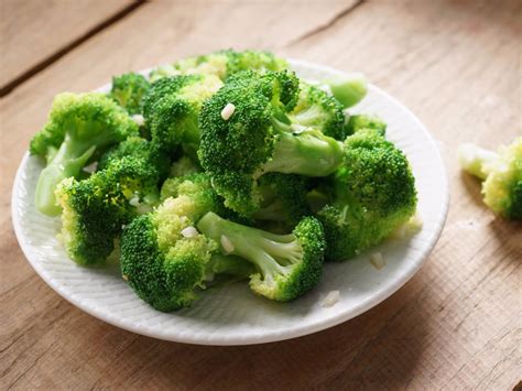 Lemon Steamed Broccoli Recipe and Nutrition - Eat This Much