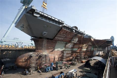 Gerald Ford (CVN 78) under construction in dry dock [2100 x 1397] : drydockporn