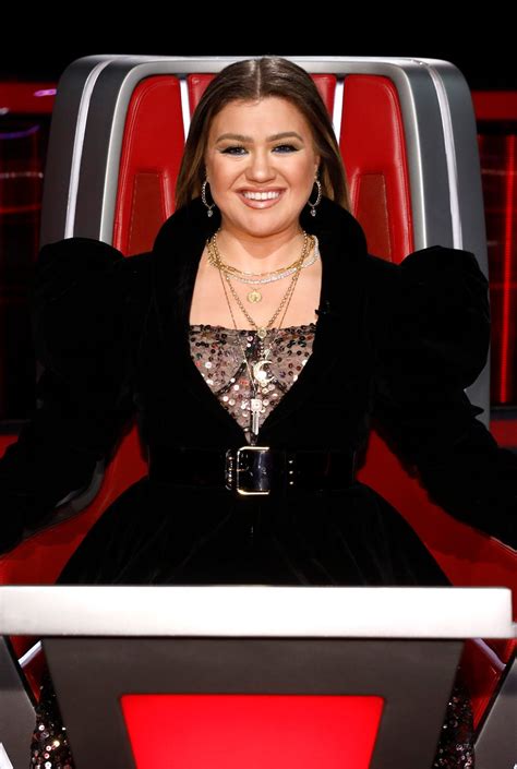 Kelly Clarkson's Best Outfits on 'The Voice'