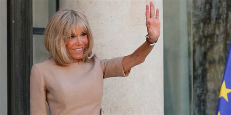 Brigitte Macron back in front of students in her "Vocations Institute ...