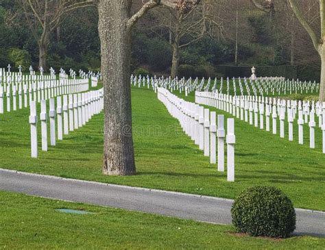 Suresnes American Cemetery and Memorial Stock Photo - Image of buried ...