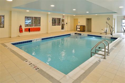 Holiday Inn Express & Suites Peekskill-Lower Hudson Valley, Pool ...