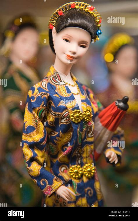 Singapore traditional dress hi-res stock photography and images - Alamy