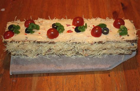 File:Sandwich cake Voileipäkakku IM7638 C.JPG - Wikimedia Commons