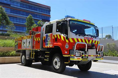 Two firefighters in Australia killed when their truck hits tree and rolls - Wildfire Today