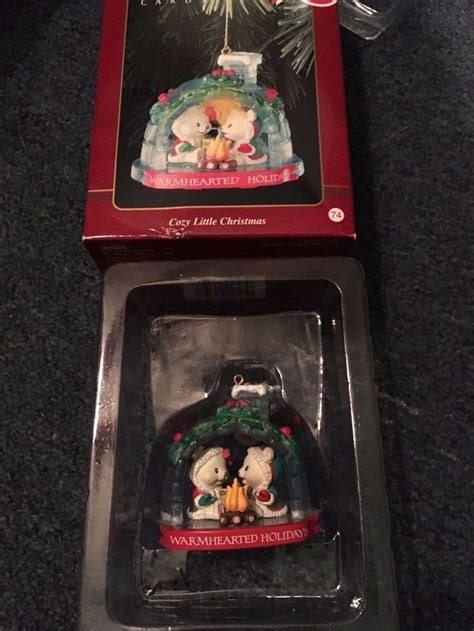 CARLTON CARDS HEIRLOOM COLLECTION MIB ORNAMENT LIGHTS UP COZY LITTLE ...