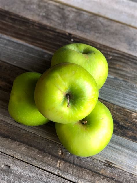 Dietitian Guide Granny Smith Apples • The Healthy Toast