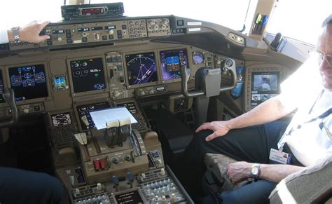 airplane-pics: boeing 777 cockpit pictures