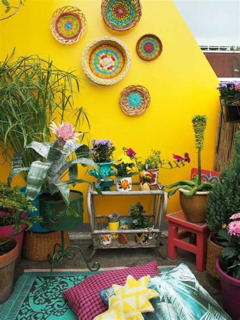 Yellow wall decor inspo em 2022 | Decoração de casa mexicana, Decoração ...