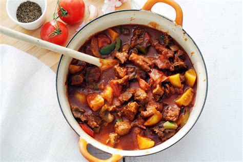 Goulash recept - Allerhande | Albert Heijn | Recipe | Goulash, Beef recipes, Food