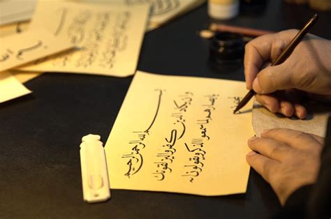 Islamic calligraphy on repeat: Discover art of writing with Culture ...