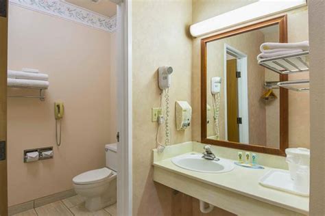 QUALITY INN FRESNO YOSEMITE AIRPORT - Updated January 2025 - 26 Photos ...