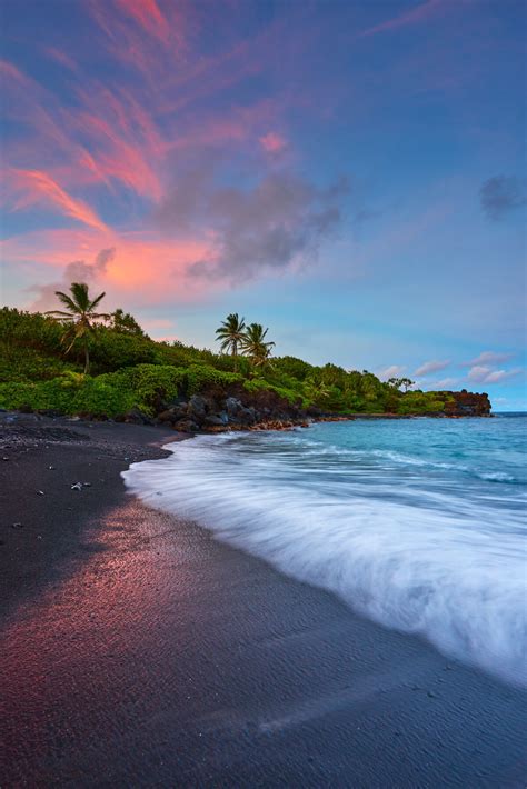 Black Tide | Maui, Hawaii