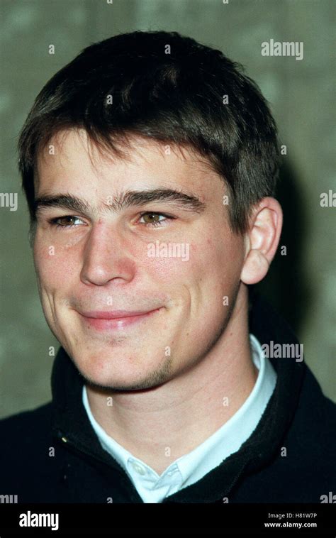 JOSH HARTNETT "BLACK HAWK DOWN" LA PREMIER LA USA 18 January 2002 Stock ...