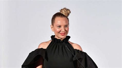 Sia reveals she adopted pair of 18-year-old sons into her family last year - ABC News