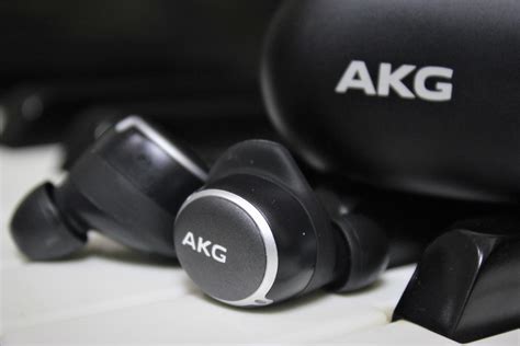 Note 8 akg earbuds which is right and left - affiliatesmain