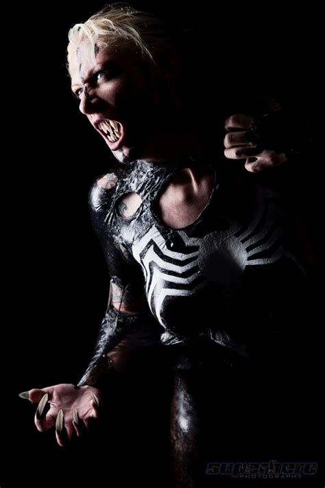 Sexy Venom cosplay makes good use of liquid latex