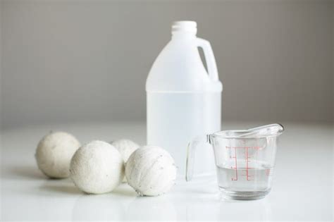 11 Ways to Wash Clothes in Vinegar | Hunker