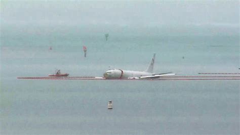 US Navy Aircraft Crashes into Kaneohe Bay: All Crew Members Safe - DCnepal