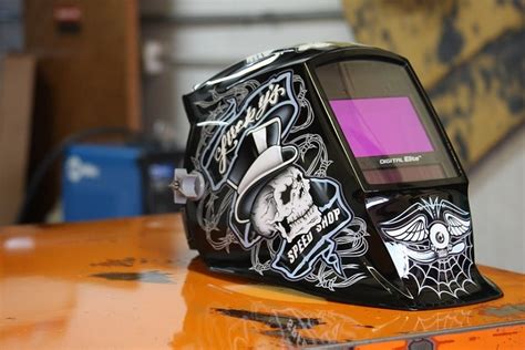 How an Auto-Darkening Welding Helmet Works - WaterWelders